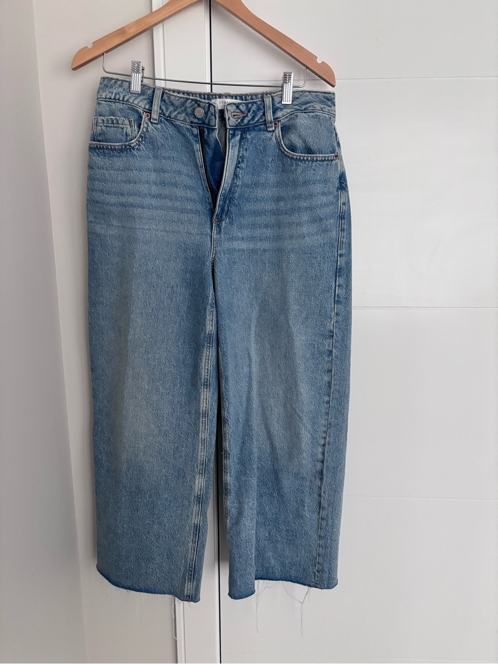 NWOT Dynamite HEIDI Cropped Flare Jeans – Size 29 – Medium Wash